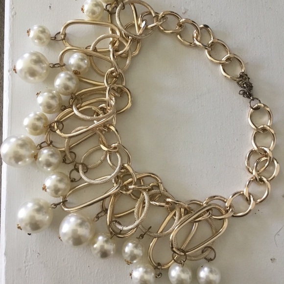 Woman’s Statement Necklace - Picture 4 of 4